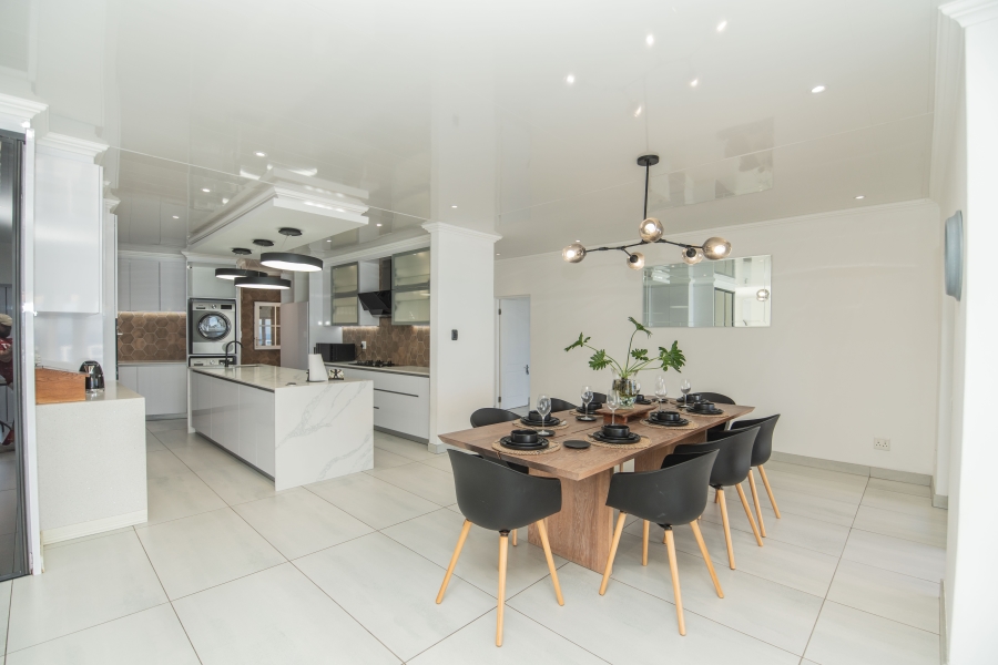 6 Bedroom Property for Sale in Beachview Eastern Cape